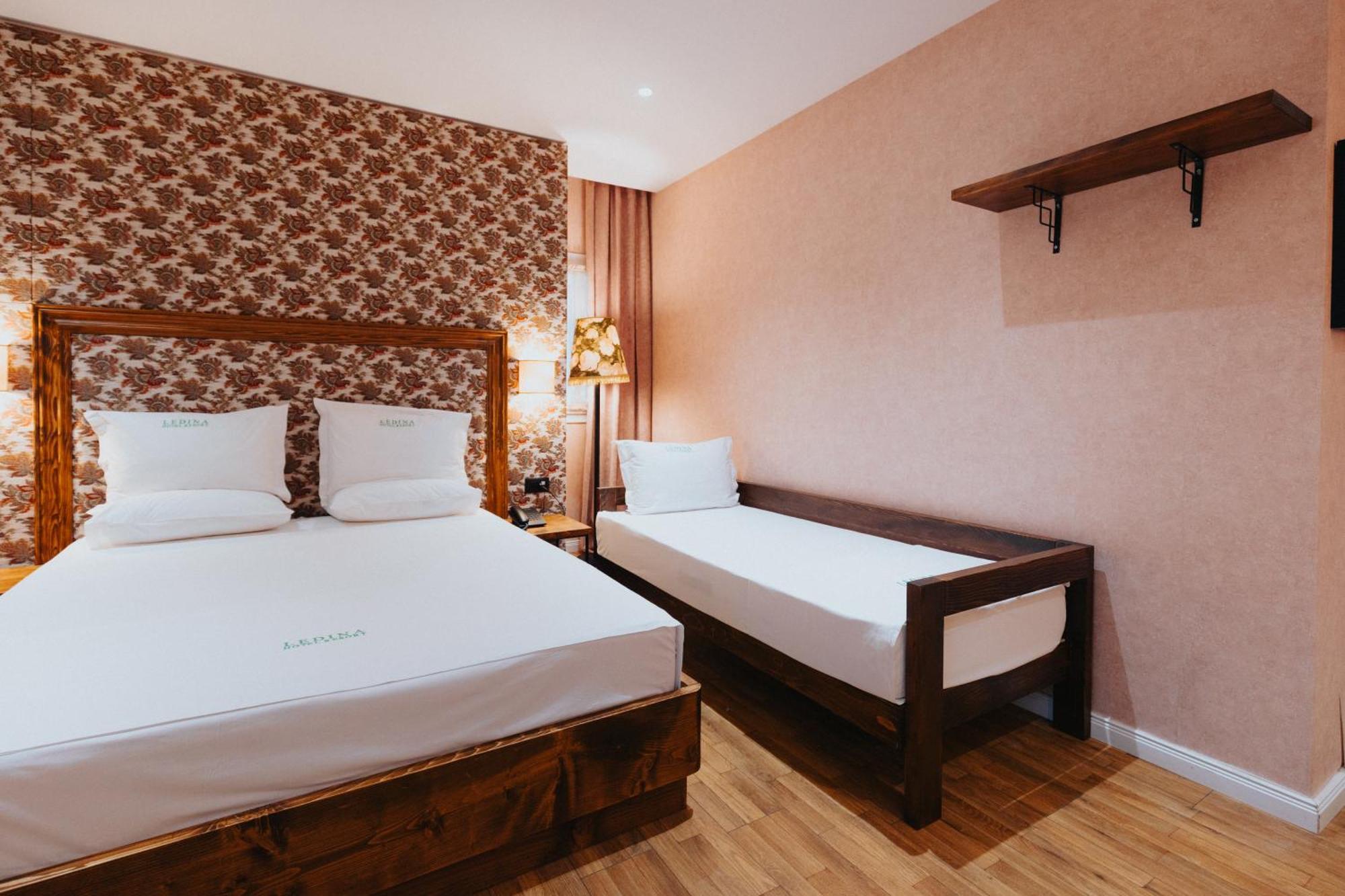 Ledina Hotel Orikum Eksteriør billede