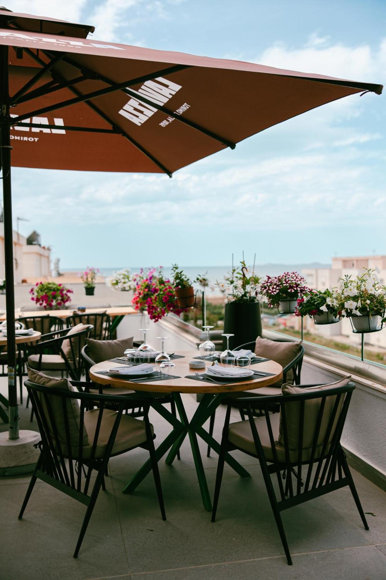 Ledina Hotel Orikum Eksteriør billede