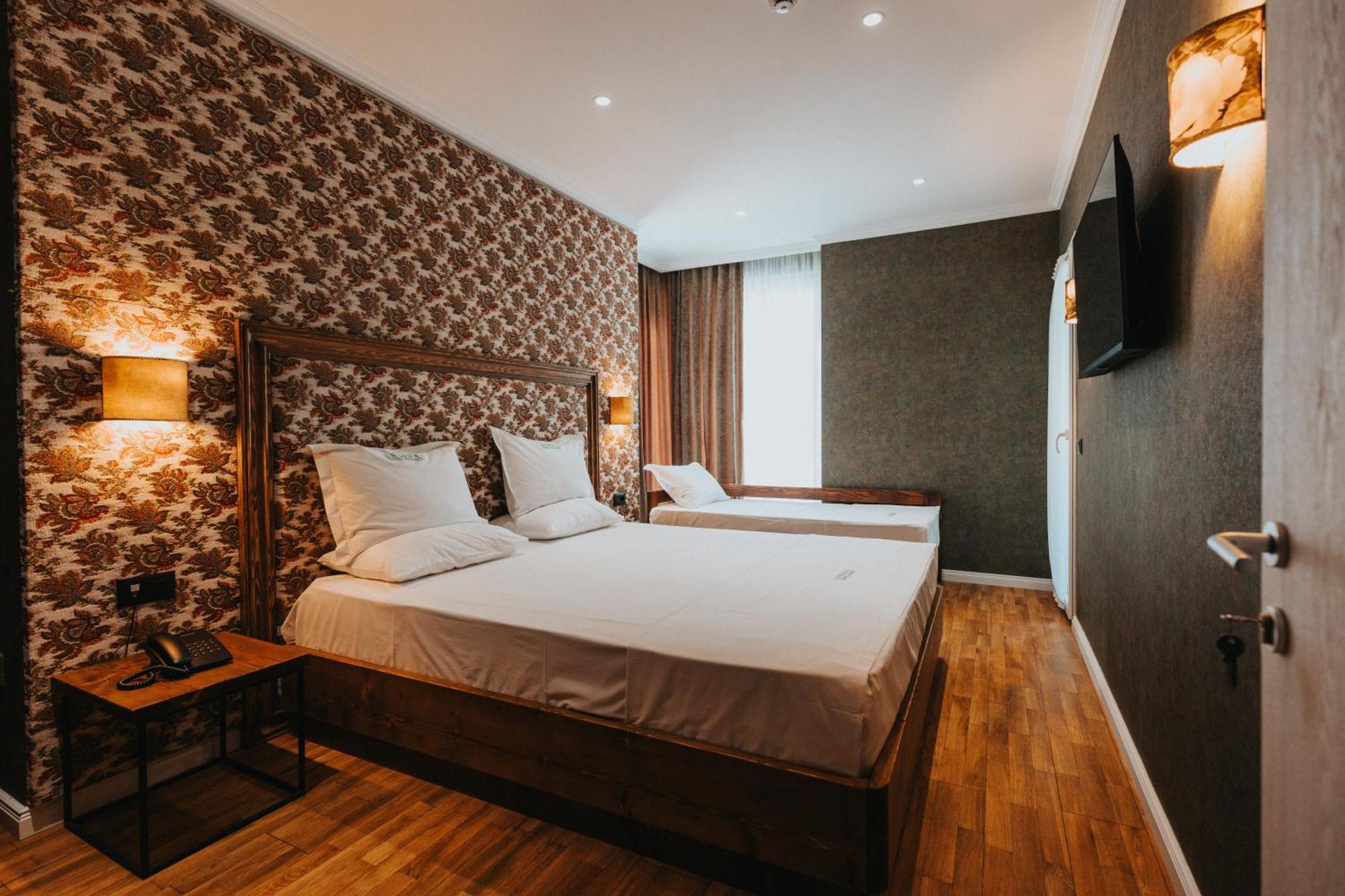 Ledina Hotel Orikum Eksteriør billede