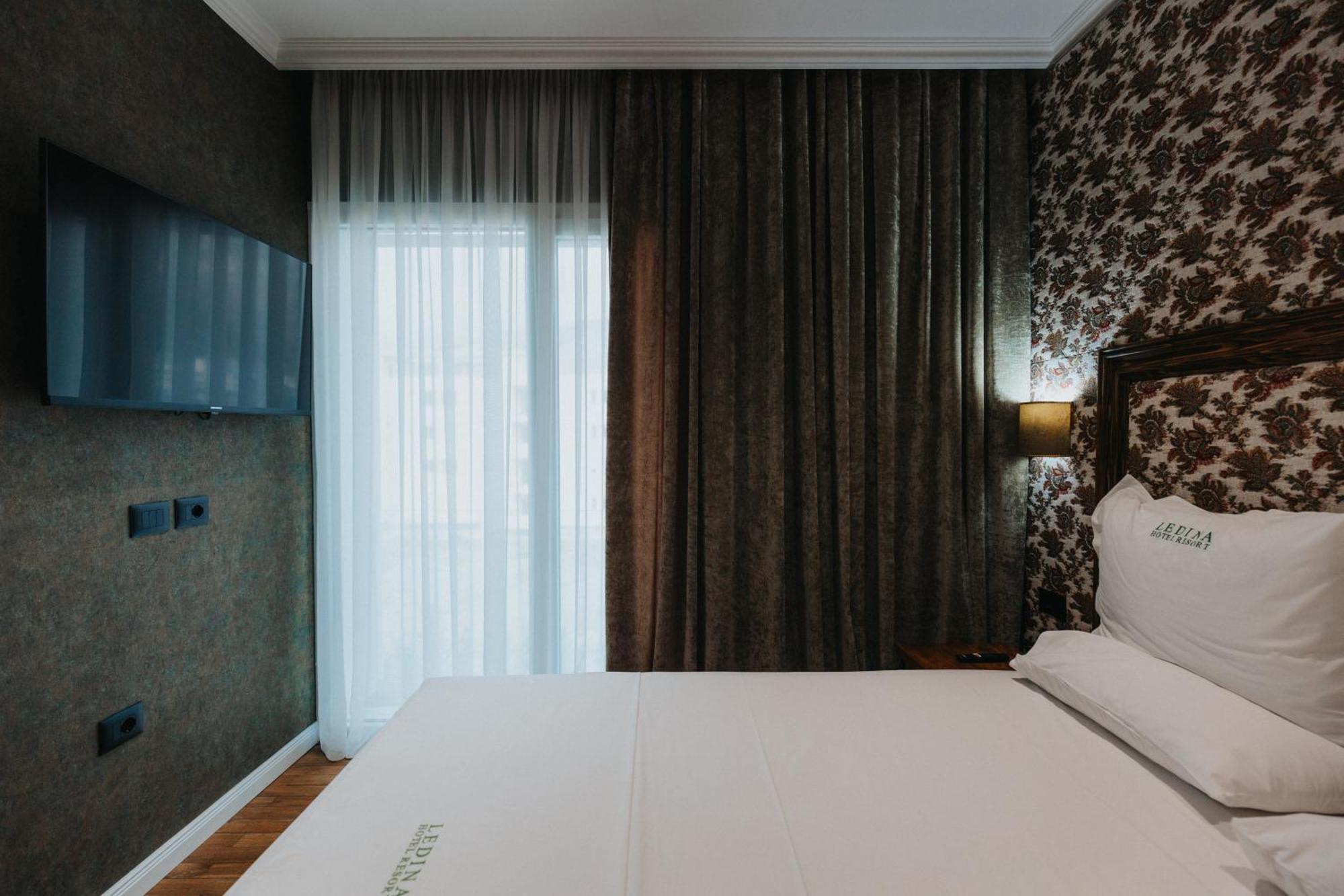 Ledina Hotel Orikum Eksteriør billede